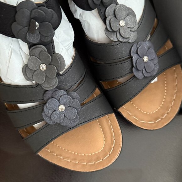 GOOD CHOICE Womens Black Flower Beck Toe Wedge Slip On Heeled Sandal sz 9.5 - Picture 7 of 8